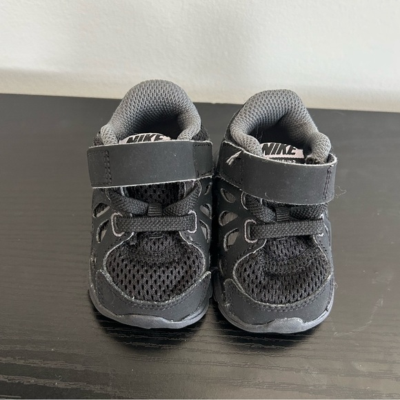 Nike Kids Fusion Run 2 Child Size 2C Black and Grey - Picture 3 of 6
